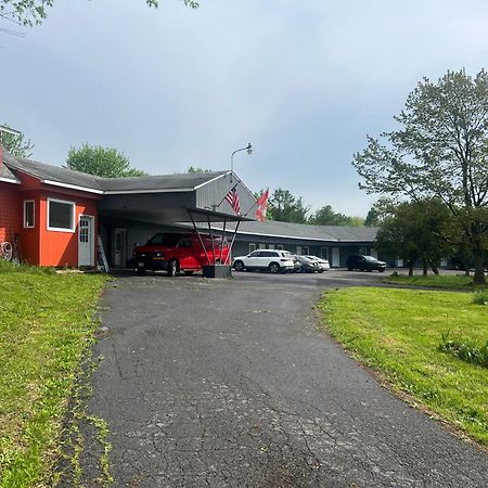 Nest Inn Watertown Exterior foto